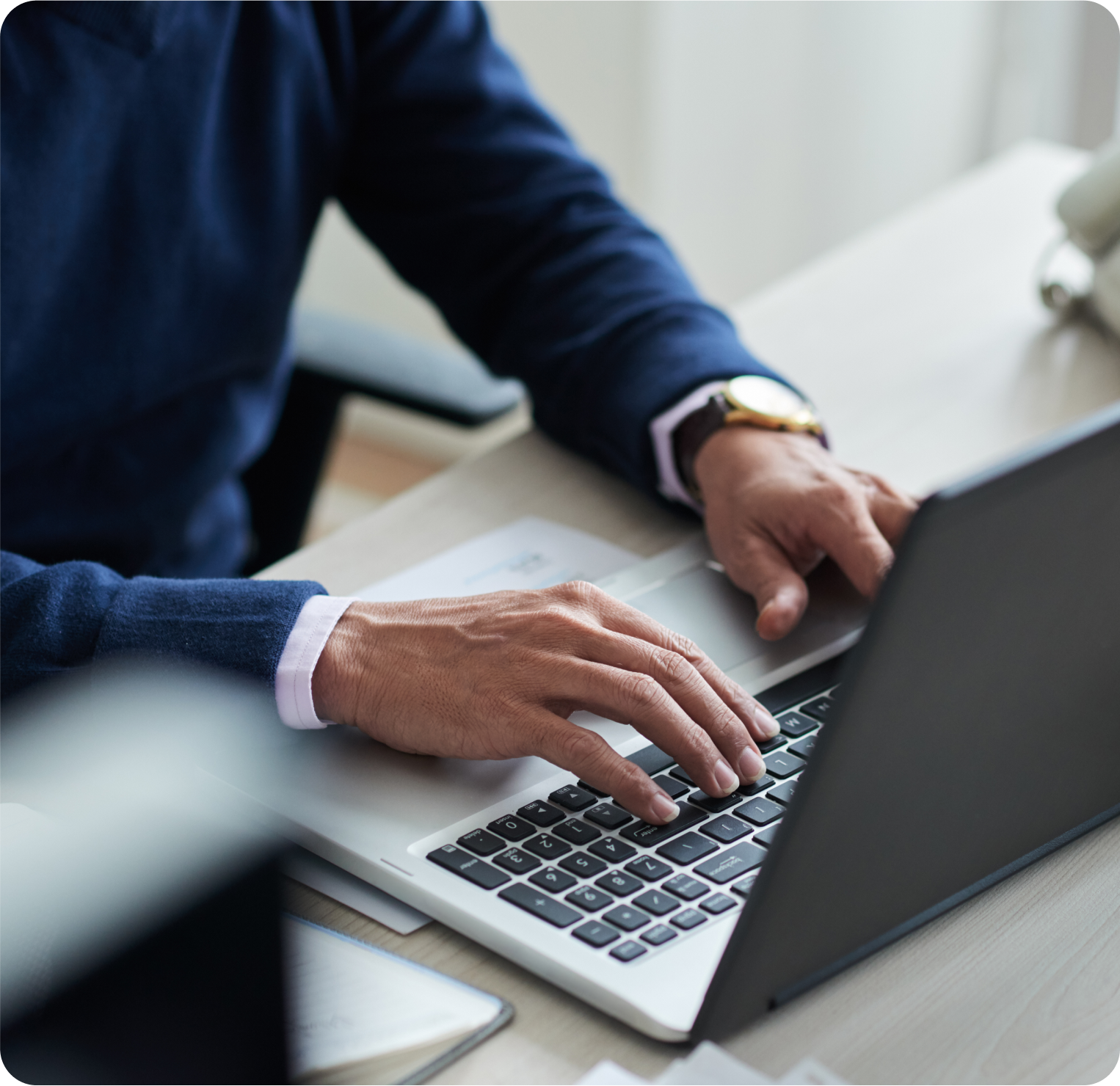 high_angle_view_cropped_employee_work_with_laptop_1